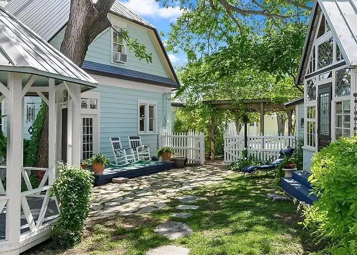 Historic In Tx Cozyyard, Wifi Holiday home *