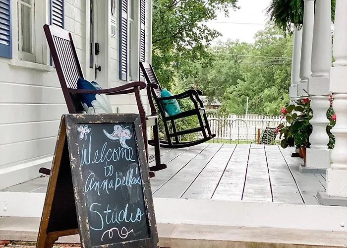 Historic In Tx Cozyyard, Wifi Holiday home *