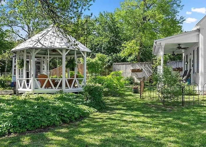 Historic In Tx Cozyyard, Wifi Holiday home